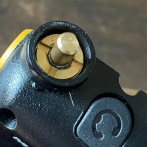 Zabezpieczone pokrętło regulacji głośności | Motorola T82Extreme